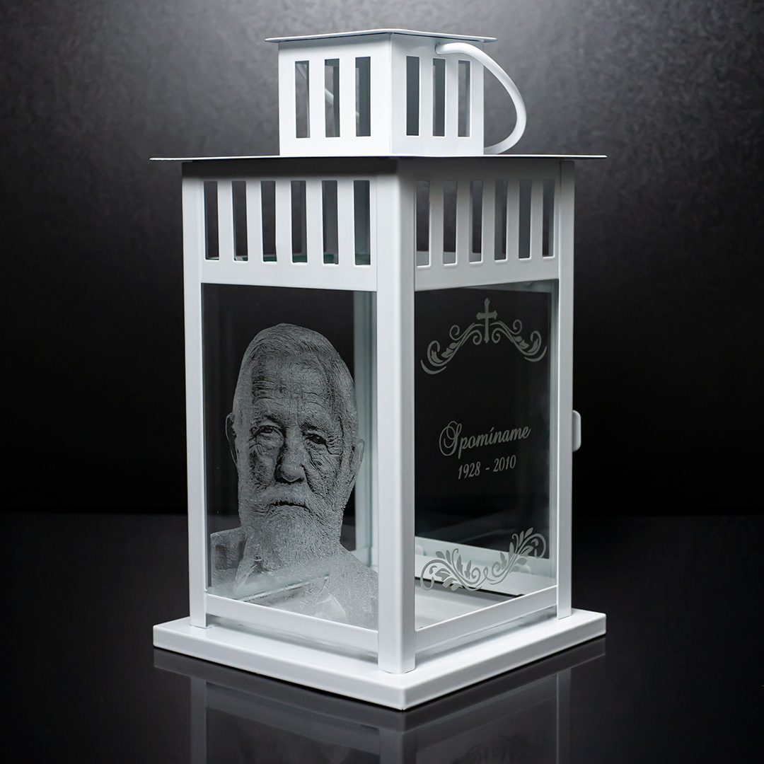 Gravírovaný lampáš s fotografiou a textom - biely väčší