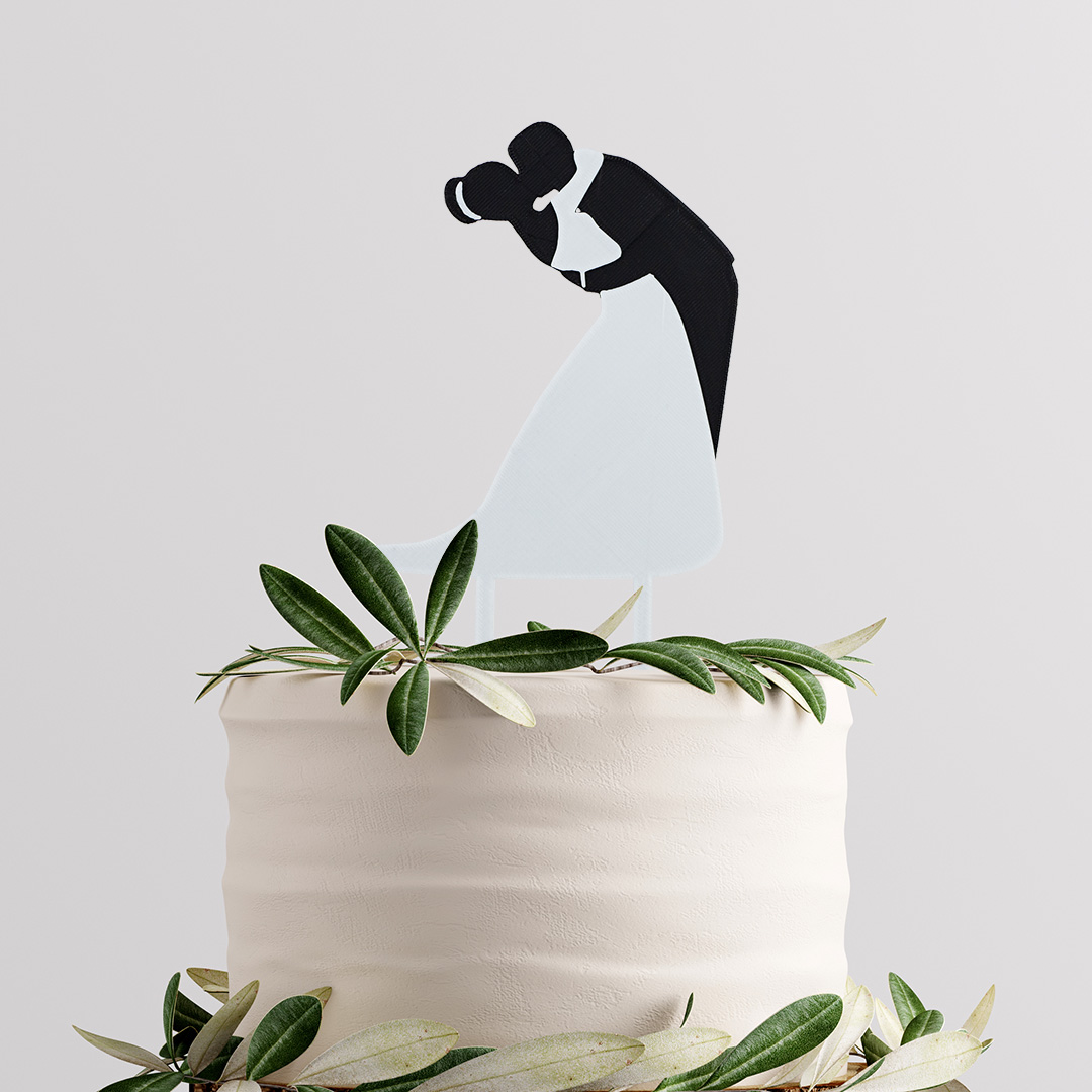 Svadobný zápich nevesta a ženích v objatí